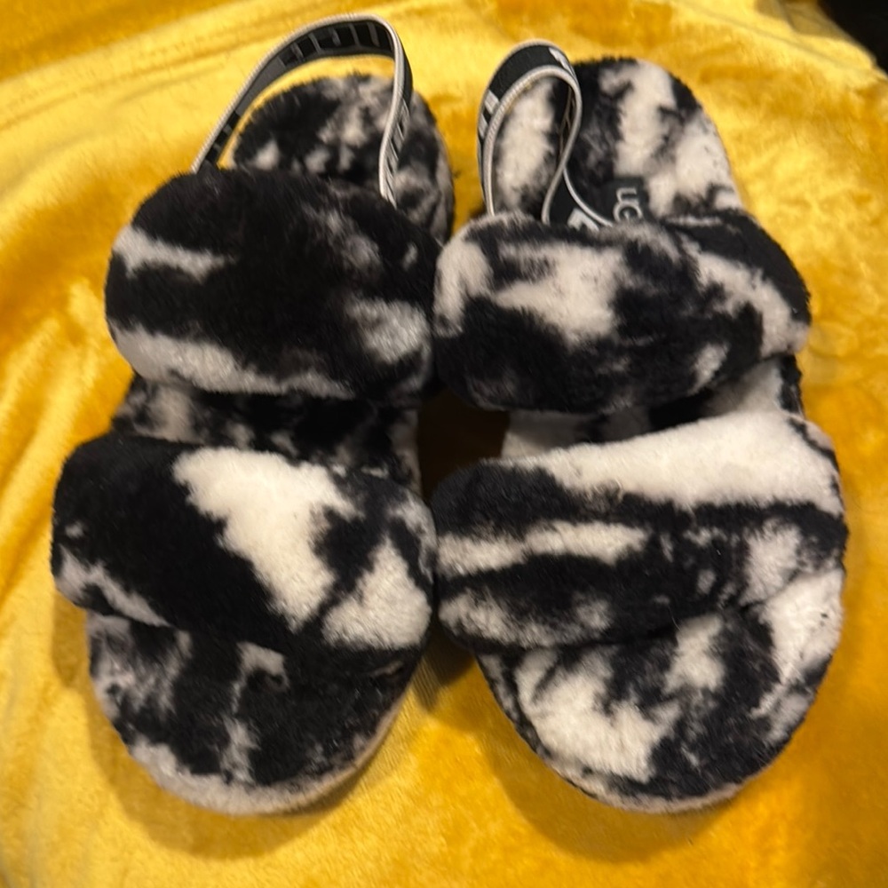 UGH black and white slipper
